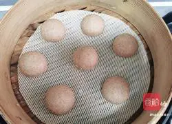Illustration of how to make black whole wheat steamed buns 9
