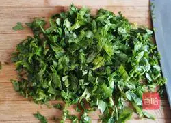 Illustration of how to make celery leaf pancakes 2