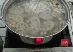 Lotus root and peanut pork ribs soup recipe 7