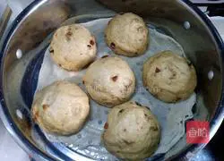 Illustration of making red date and brown sugar steamed buns 12