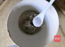 Illustration of how to make wolfberry leaf fish soup 2