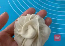 Illustration of how to make vegetarian steamed buns 3