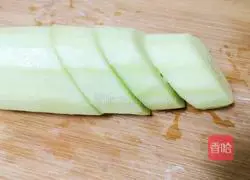 Illustration of how to make tomato, goose, egg and cucumber noodles 3