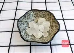 Illustration of how to make Tremella and Snow Pear Soup 4