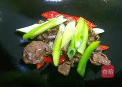 Illustration of how to make beef stir-fried with green onions 6