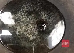 Illustration of how to make almonds mixed with tofu skin 7