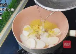 Illustration of how to make yam and millet soup 1