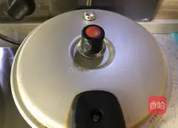 Soybean, lotus root and pork ribs soup recipe 9