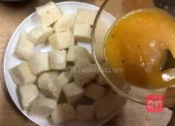 Illustration of how to make golden steamed buns 7