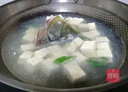 Illustration of how to make fish head tofu soup 4