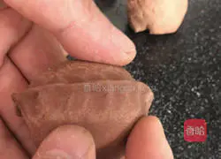 Illustration of how to make walnut steamed buns 10