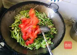 Illustration of how to make steamed noodles with lean meat and plum beans 10