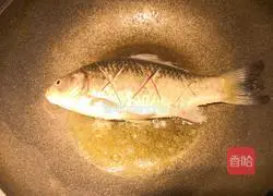 Illustration of how to make crucian carp tofu soup 10