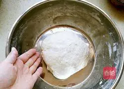 Illustration of how to make pork and cabbage dumplings 8