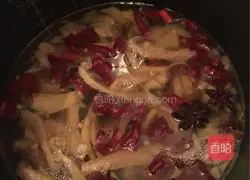 Illustration of how to make cuttlefish soup 4