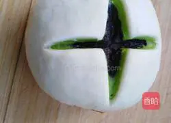 Illustration of how to smile with fancy pastries 6