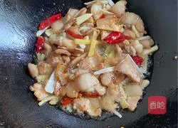 Illustration of how to make steamed braised noodles 2