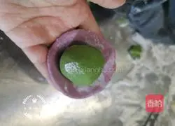 Illustration of how to make meaty steamed buns 4