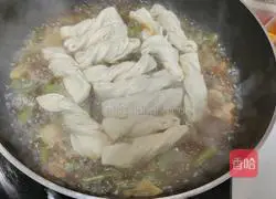 Illustration of how to make braised bean rolls 14