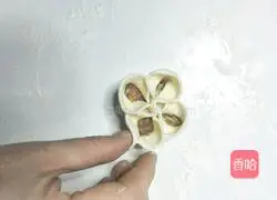 Illustration of how to make delicious Sixi dumplings 14