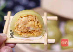 Salted egg yolk Illustration of how to make meat floss green dumplings 1