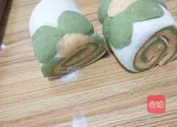 Illustration of making homemade vegetable juice flower rolls 8