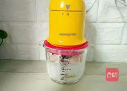 Illustration of how to make banana yogurt cup 6