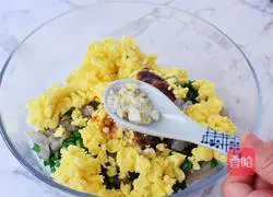 Illustration of how to make three fresh buns with dumpling skin 7