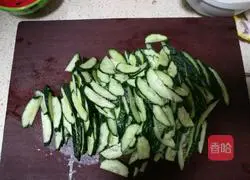 Cucumber and meat slices soup recipe 4