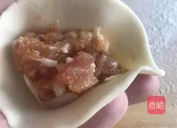 Illustration of how to make Liuye dumplings 3