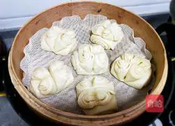 Illustration of how to make steamed flower rolls 22