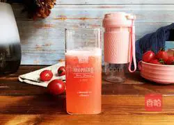 Illustration of how to make tomato juice for detoxification and beauty 6