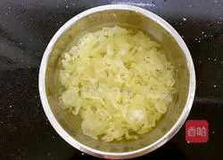 Apple, Tremella and Red Date Soup Illustration 1