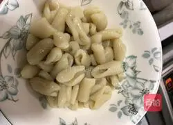 Illustration of how to rub Castanopsis by hand 7