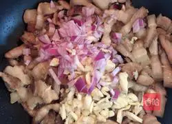 Illustration of Taiwanese Mushroom Braised Pork Noodles 4