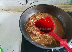 Illustration of how to make noodles with mushroom meat sauce 12