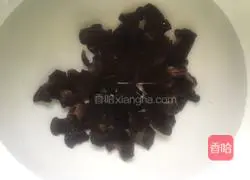 Illustration of how to make cold fungus and peanuts 1