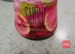 Illustration of how to make dragon fruit sprite ice drink 10