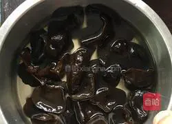 Illustration of how to make fungus lettuce salad 1