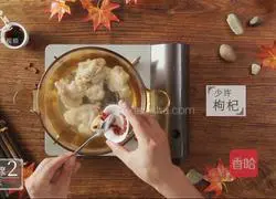Illustration of how to make the essential pig's trotters and lotus root soup for nourishing and nourishing skin in autumn 7