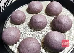 Illustration of how to make black rice steamed buns 21