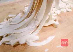  Illustration of hand-rolled noodles 1