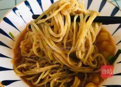 Illustration of how to make potato and tomato sauce wormwood seed noodles 12