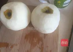 Illustration of how to make wolfberry pear juice 2