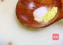 Illustration of how to make pig's trotter soup 6