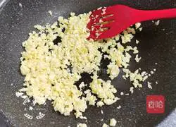 Illustration of how to make fried leek and egg vermicelli buns 2