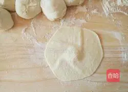 Illustration of making mushroom, carrot and pork buns 18