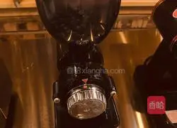 Latte art coffee making illustration 1