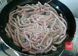 Illustration of how to make fried snacks 14