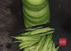 How to make sweet and sour radish shreds 2